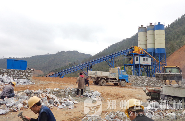广西凤山县中交二航局HZS90混凝土leyu.乐鱼（集团）智能科技股份有限公司网站站现场