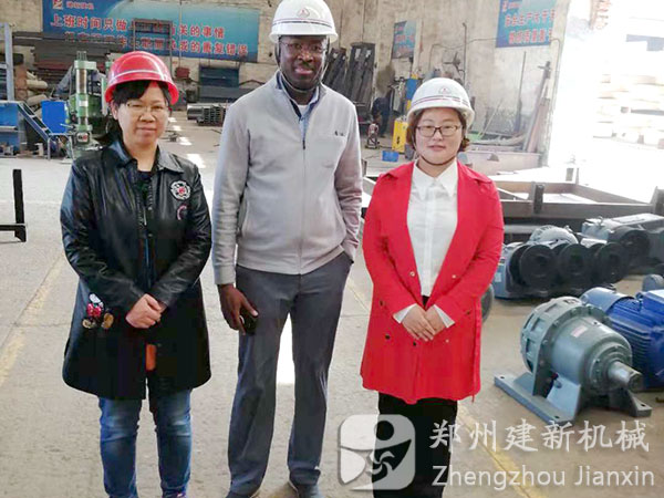 美国客户参观混凝土leyu.乐鱼（集团）智能科技股份有限公司网站站leyu.乐鱼（集团）智能科技股份有限公司网站
车间